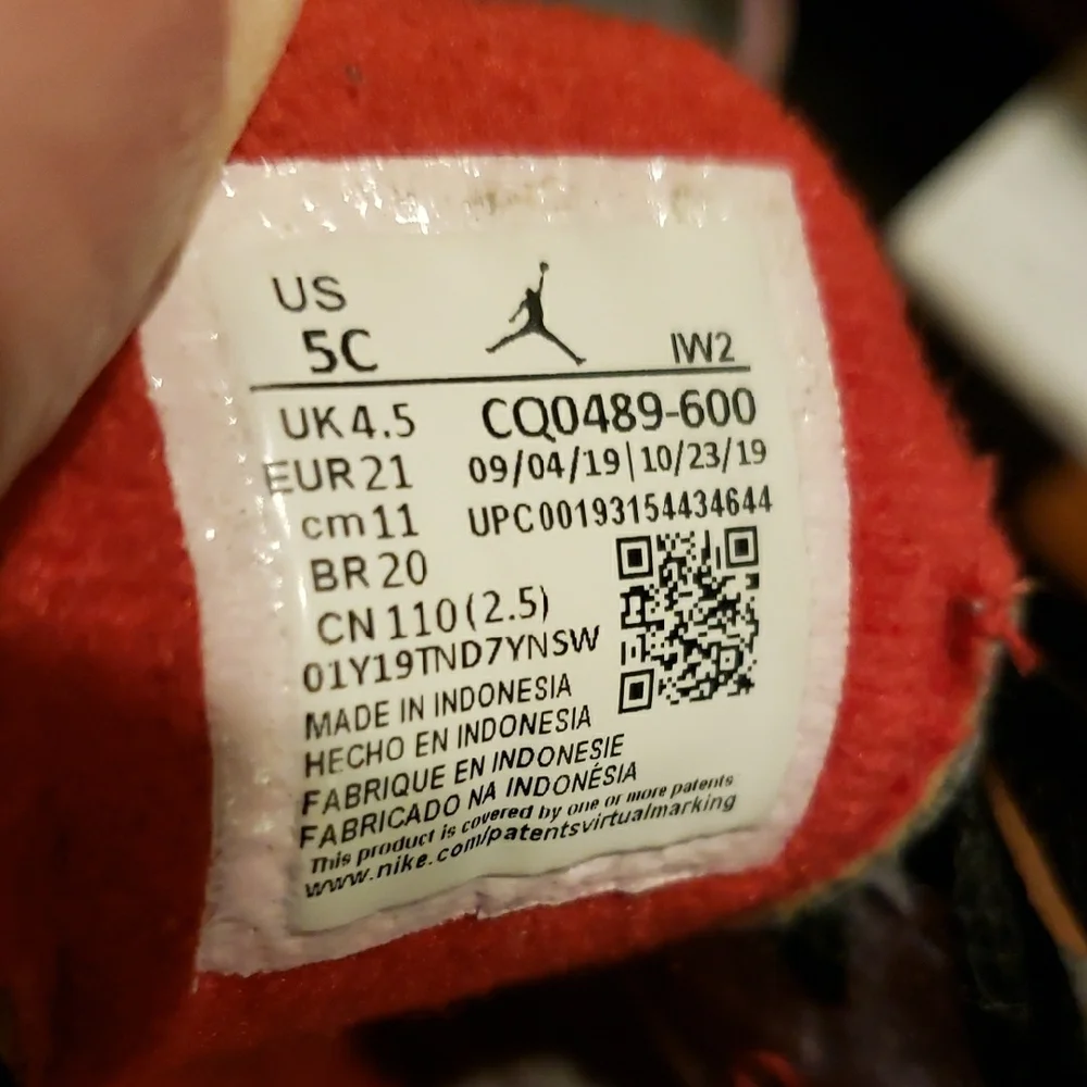 Nike Jordan Red and Gray Kids Sneakers 5 C - Picture 2 of 8